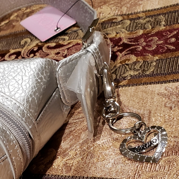 Handbag - Picture 2 of 13